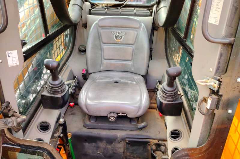 OmecoHub - Immagine CASE TV370B